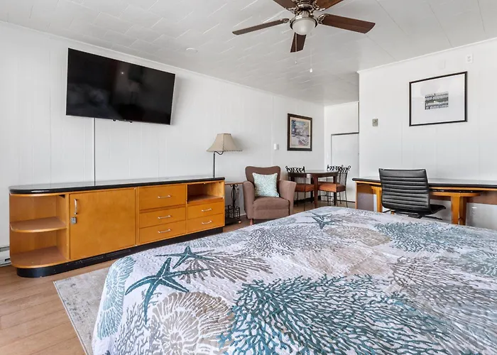 Apartment 2 Bed1 Bath On The Boardwalk By The Inlet *